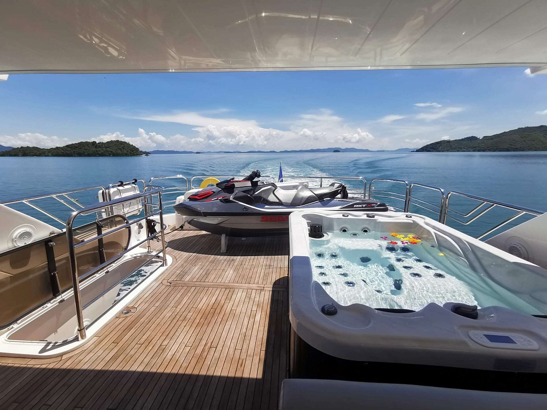 Аренда моторной яхты Sunseeker 86 Maxxx на Мальдивах